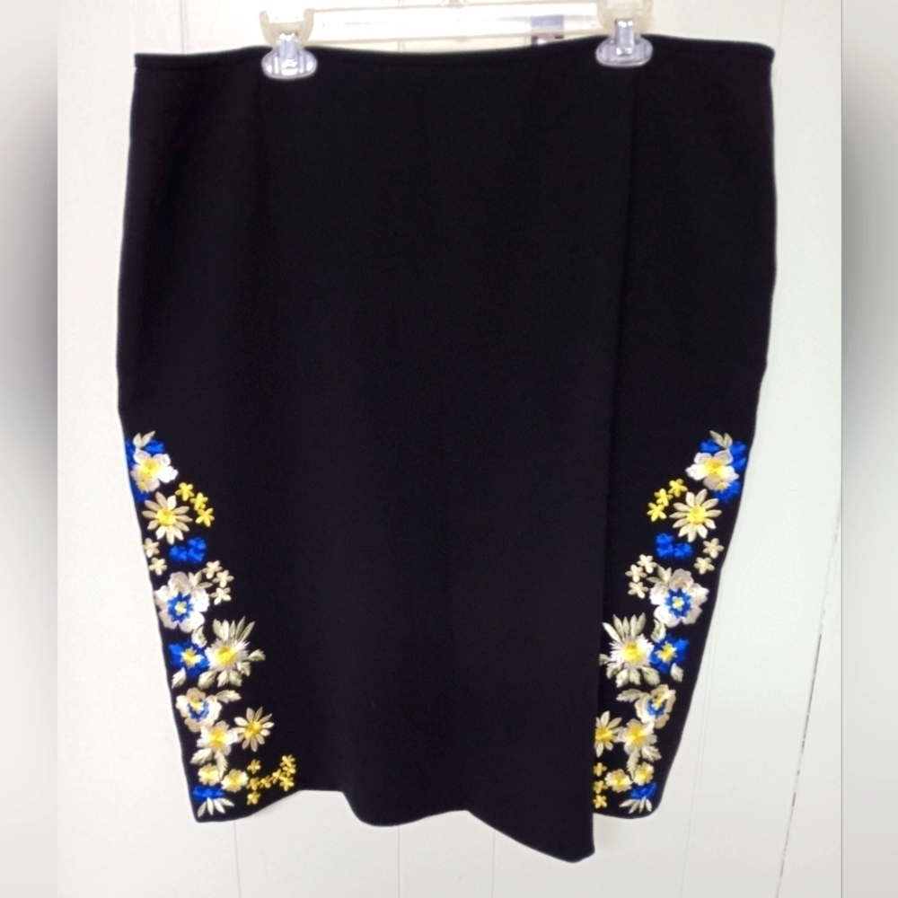 Tahari ASL Black Skirt with Floral Embroidery